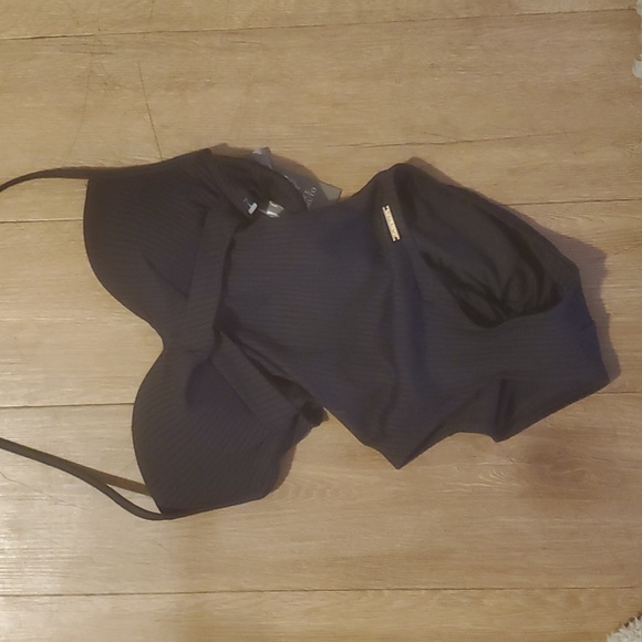 NWT Vince Camuto Molded Cup Wrap Front One Piece Black Swimsuit - Ripple Effect - Picture 10 of 13